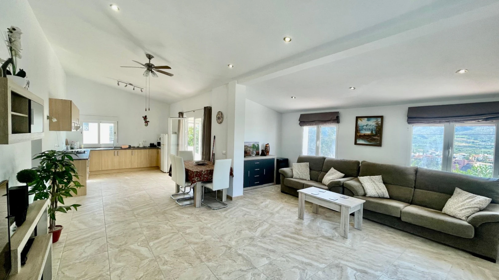 Villa for sale in Orba: Panoramic views, separate guest apartment