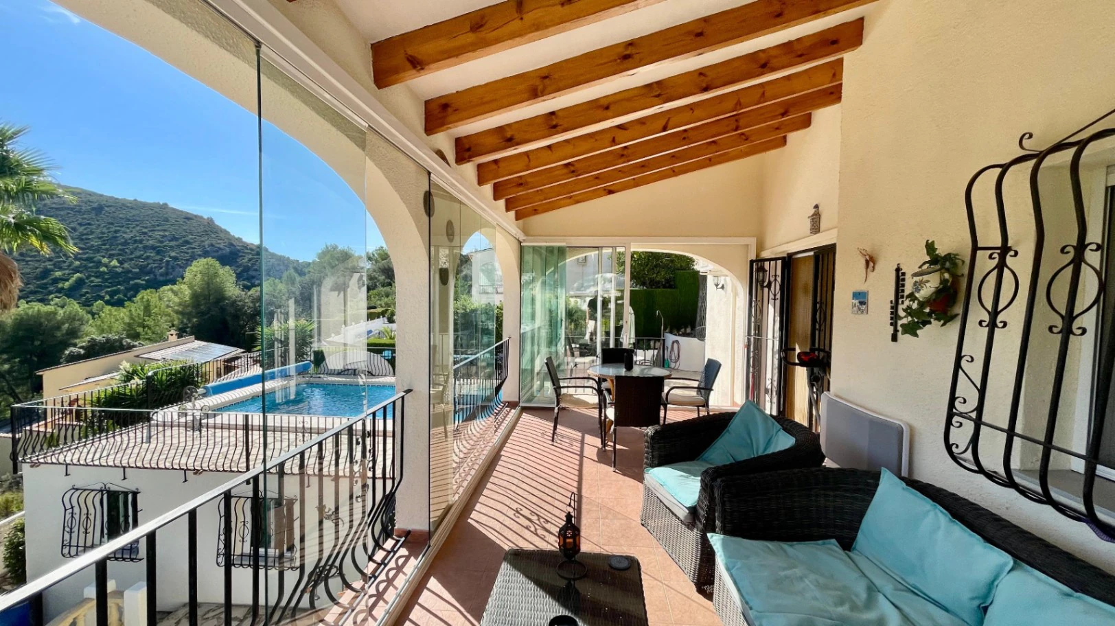 Villa for sale in Alcalali: Fabulous views, separate apartment