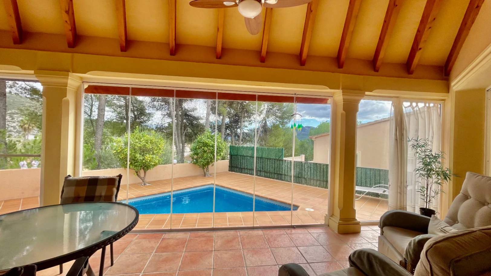 Villa for sale in Alcalali: South-facing, private