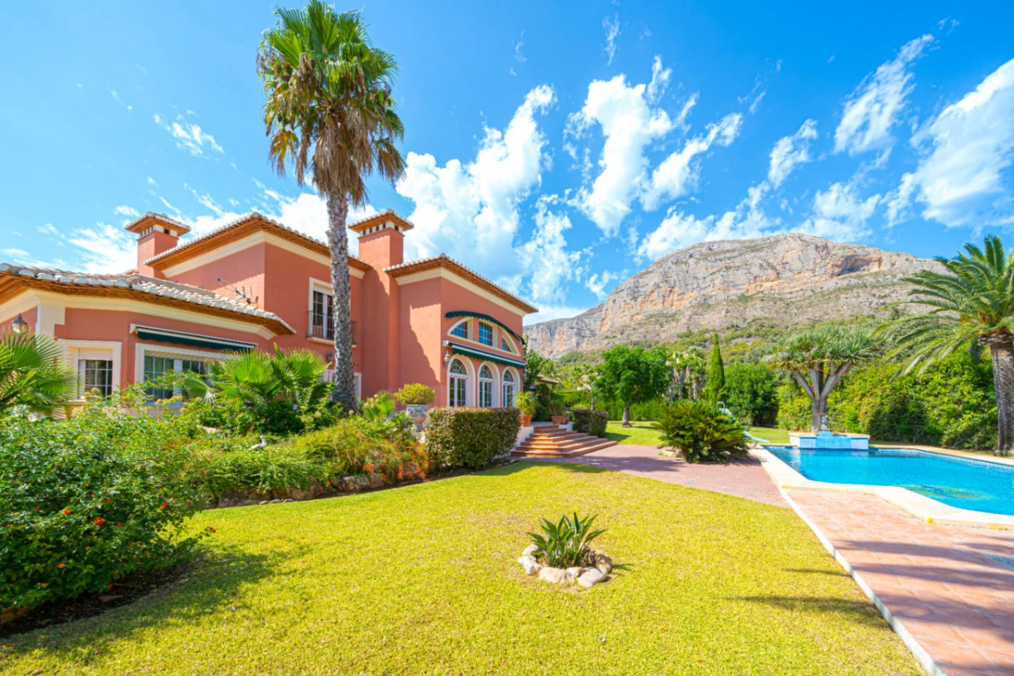 Villa te koop in Javea: Herenhuis op het zuiden
