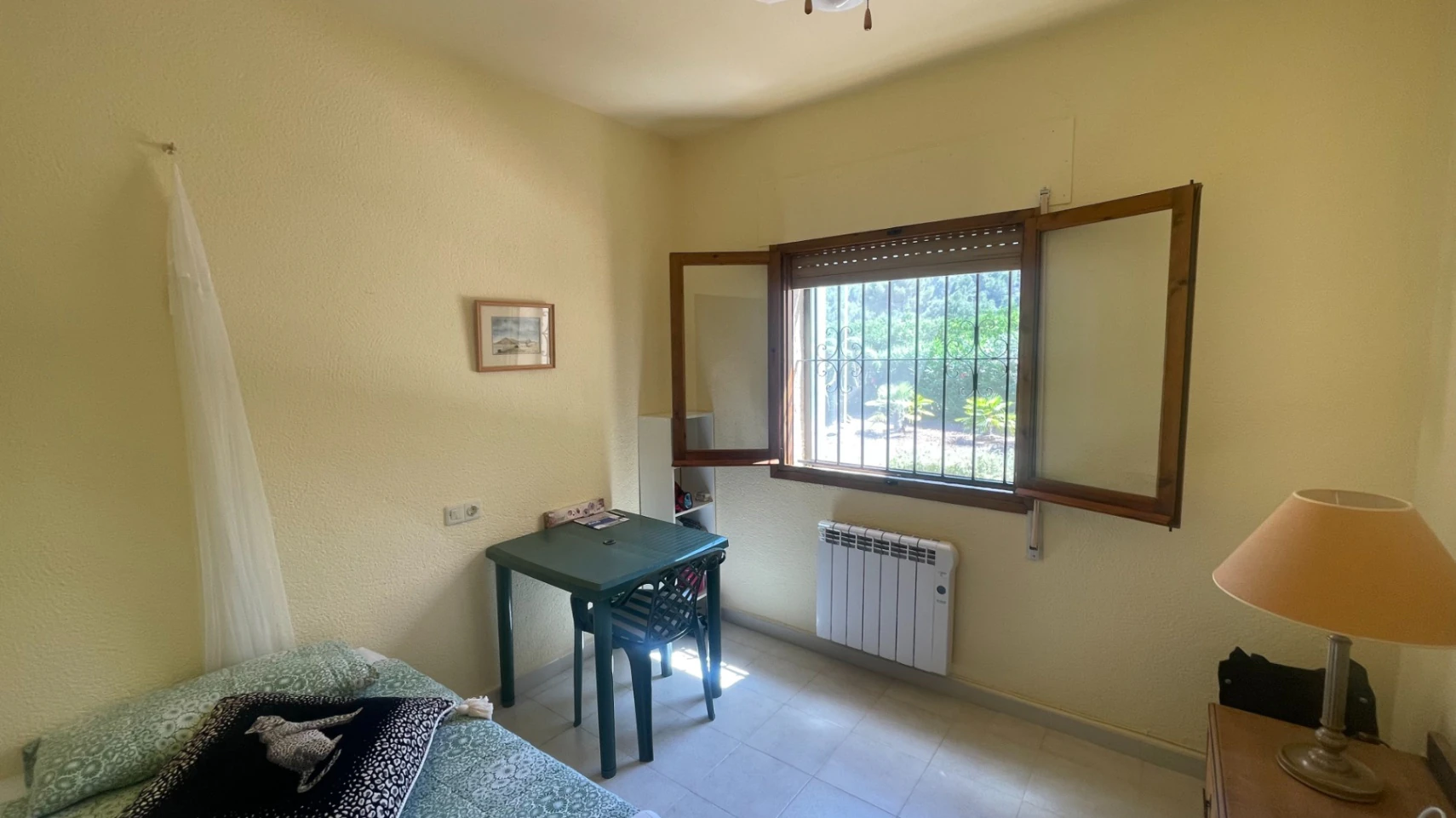 For sale in Parcent: Villa on a flat plot of 1346m2