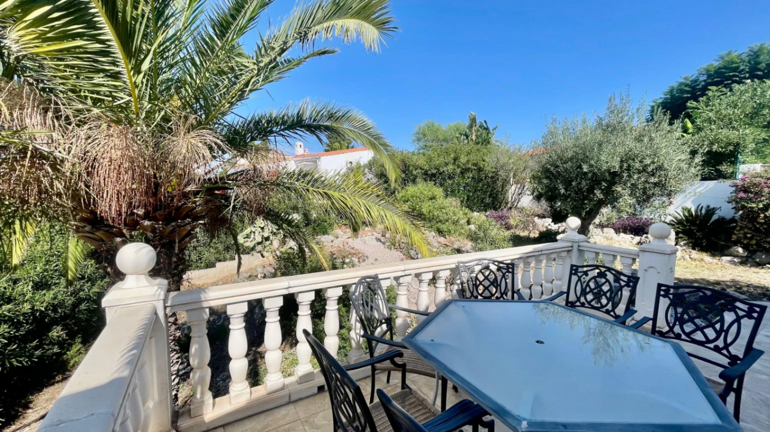 Villa for sale in Orba: Panoramic views, separate guest apartment