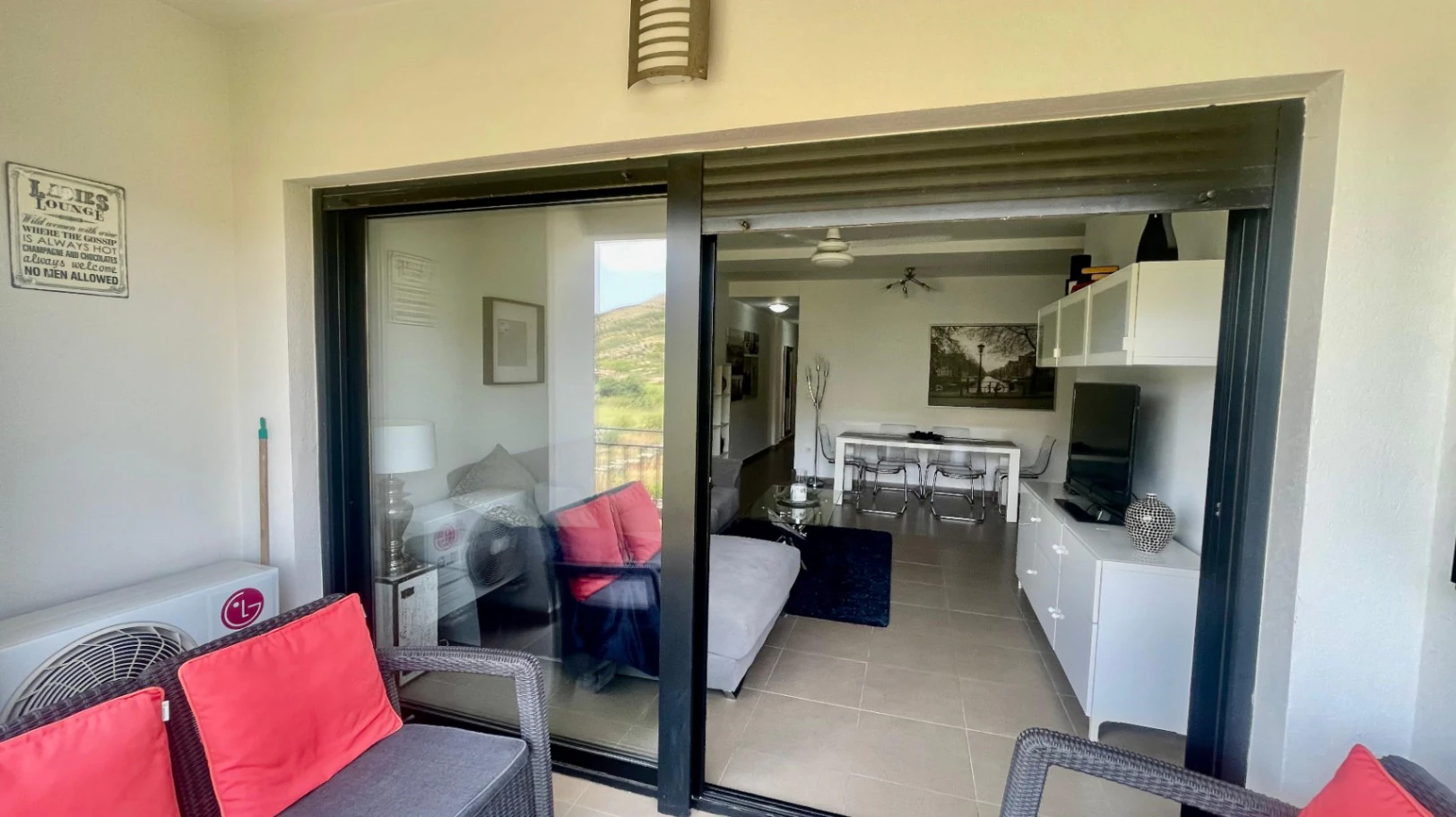 Penthouse apartment for sale in Jalon: Modern, luxurious