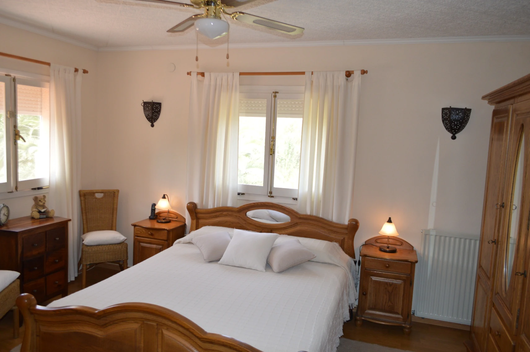 Villa for sale in Alcalali: Private, large south-facing plot, walking distance