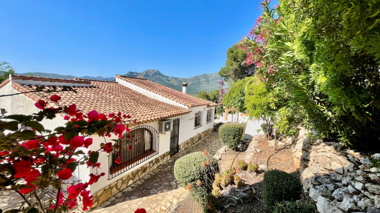 Villa te koop in Alcalali: Prachtig uitzicht op het zuiden