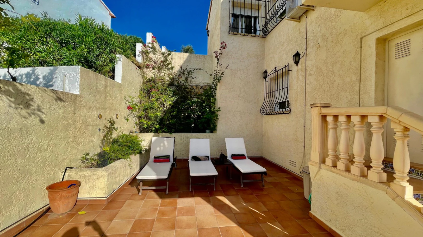 Villa for sale in Jalon: Spectacular, south-facing valley views