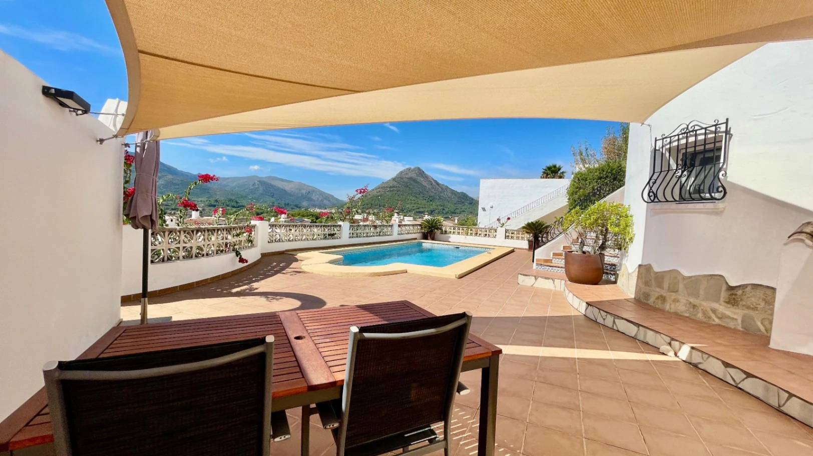 Villa for sale in Murla: Sought-after location, separate apartment
