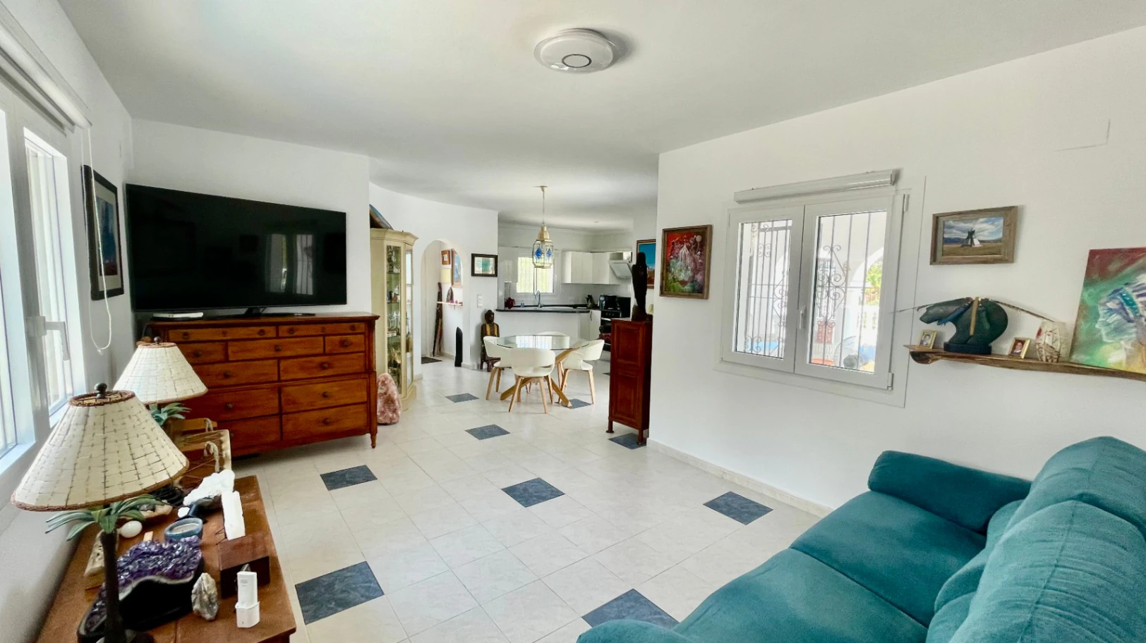 Villa for sale in Jalon: Immaculate, south-facing