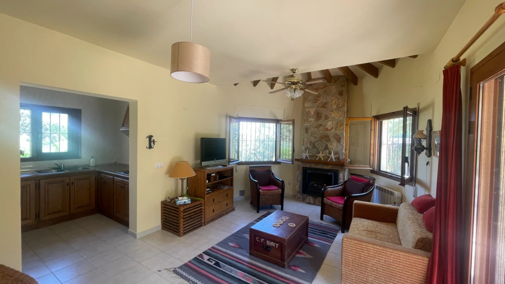 For sale in Parcent: Villa on a flat plot of 1346m2