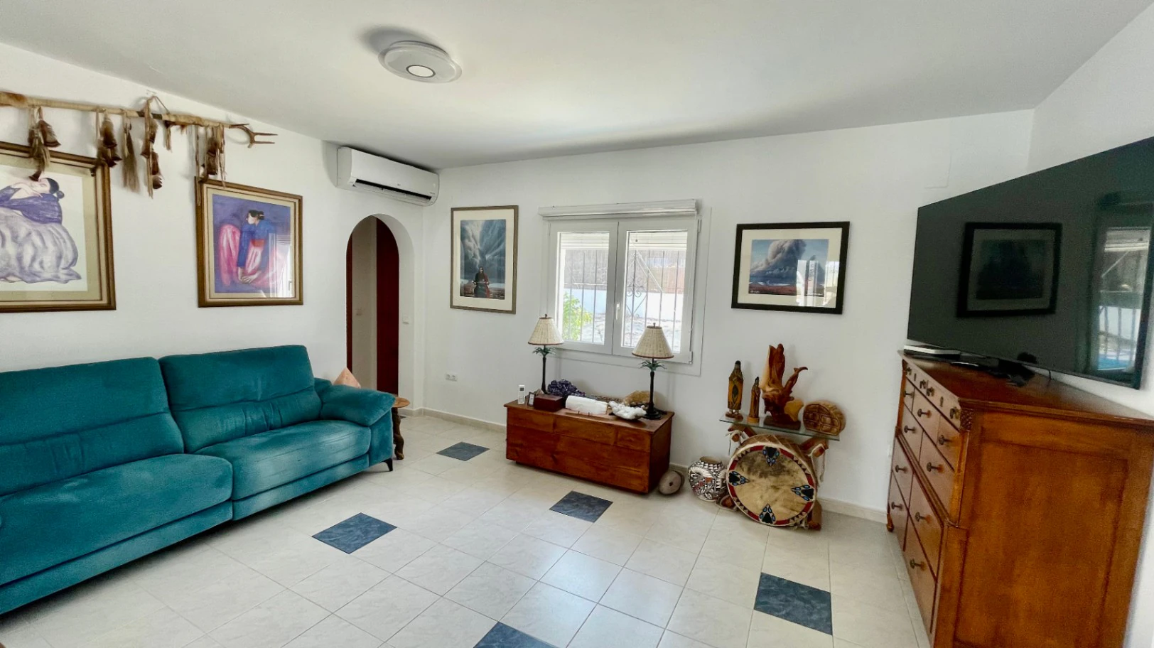 Villa for sale in Jalon: Immaculate, south-facing