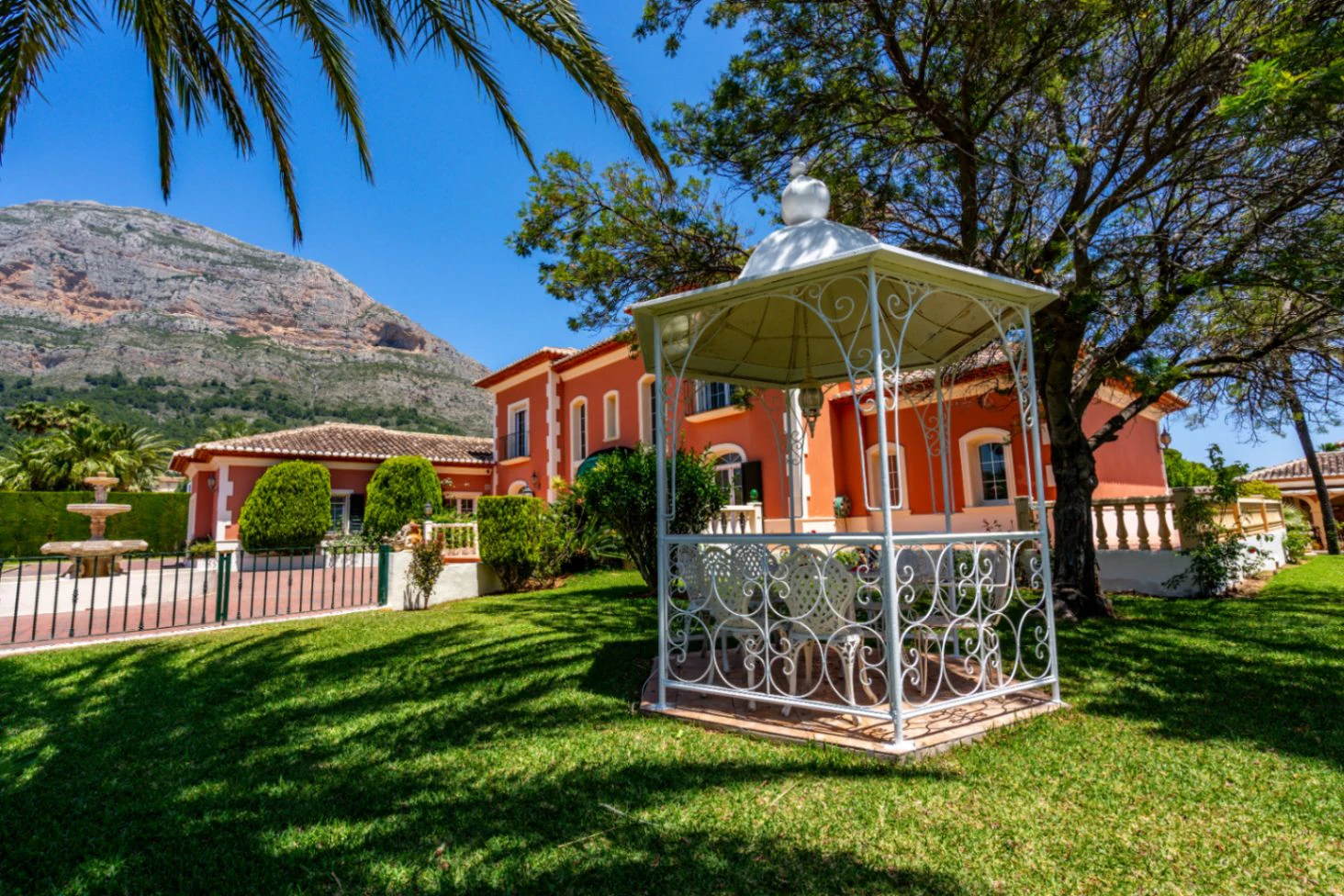 Villa te koop in Javea: Herenhuis op het zuiden