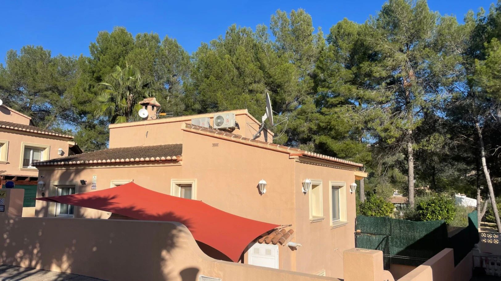 Villa for sale in Alcalali: South-facing, private
