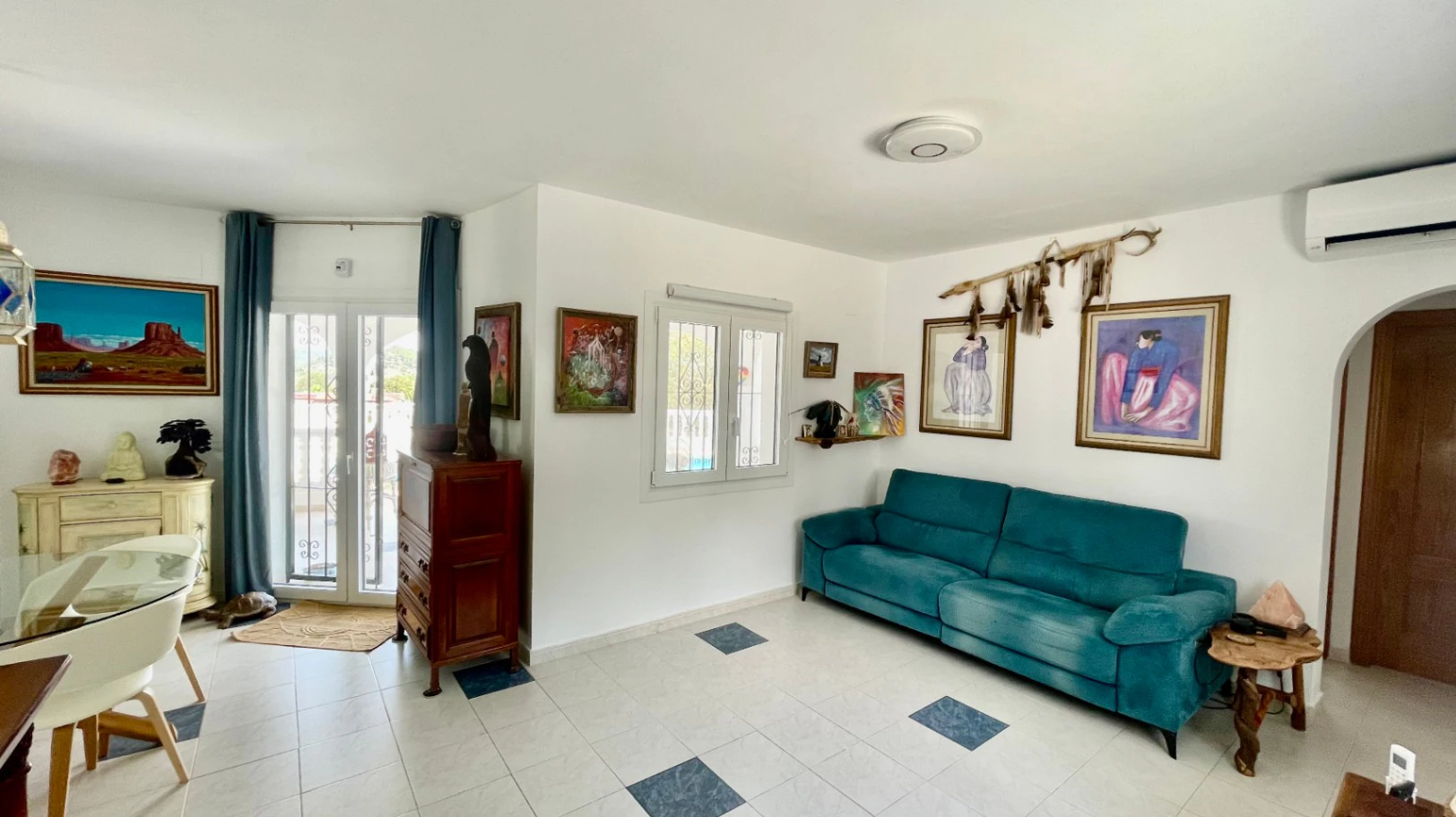 Villa for sale in Jalon: Immaculate, south-facing