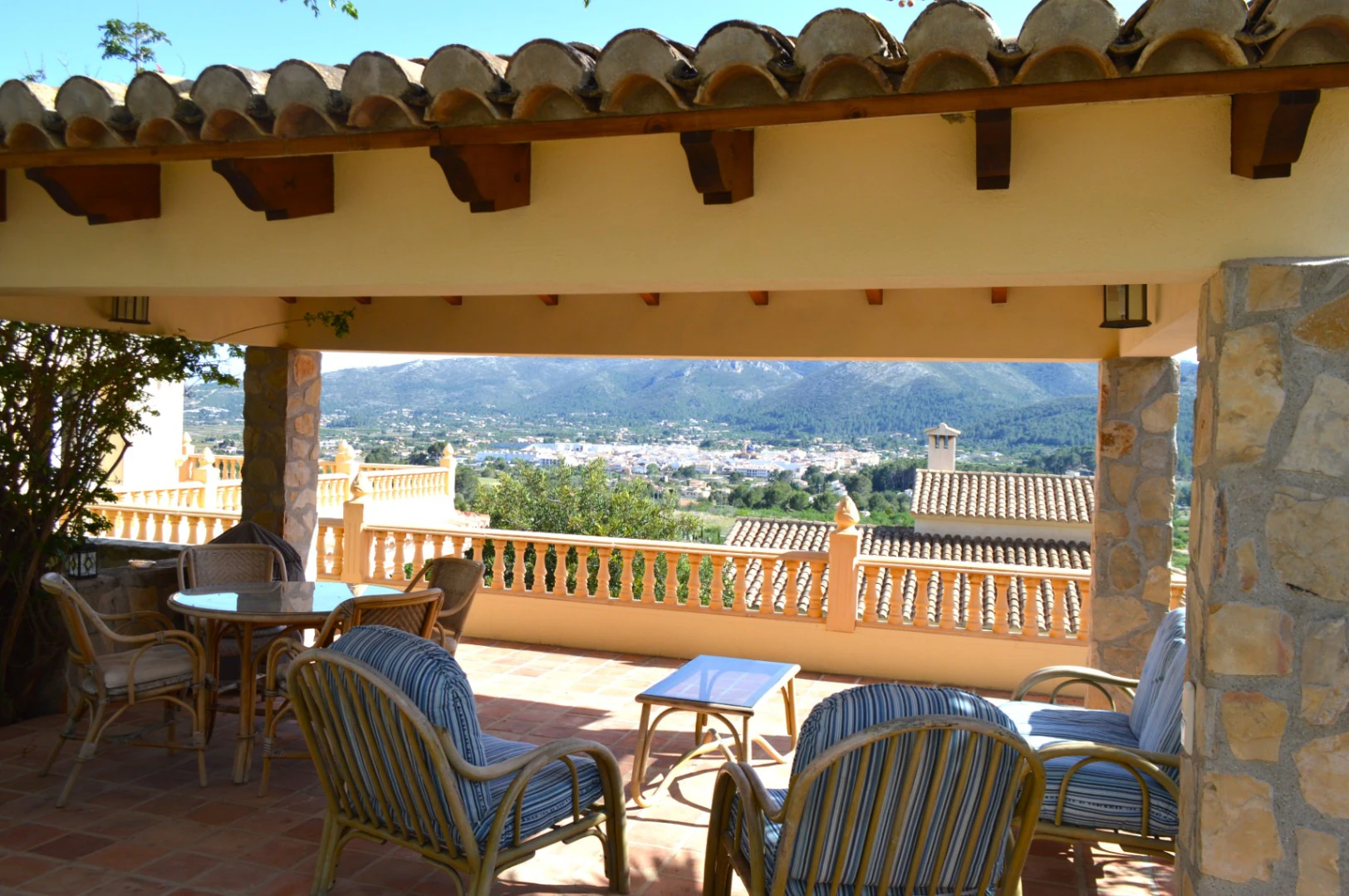 Villa for sale in Jalon: Unique, very private