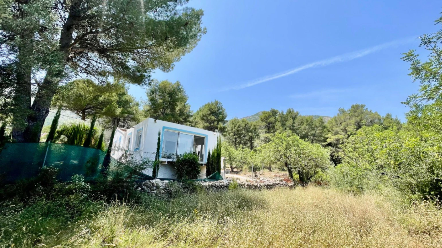 Country house for sale in Parcent: large plot, tranquil escape