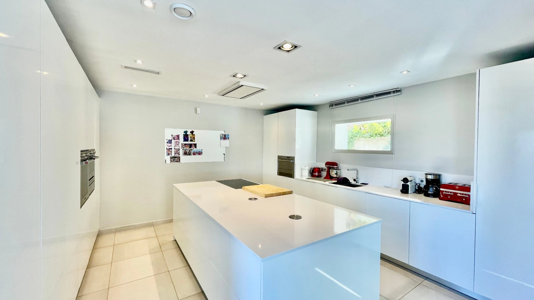 Villa for sale in Orba: Minimalist luxury, with fabulous views