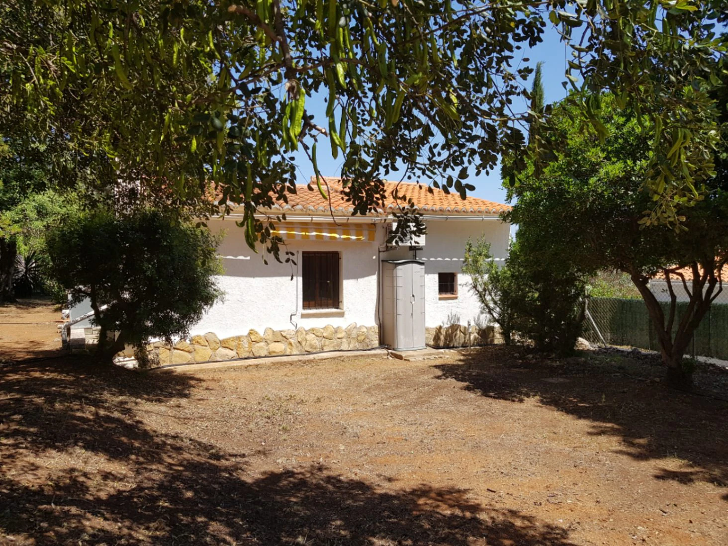Casita for sale in Alcalali: large urban plot
