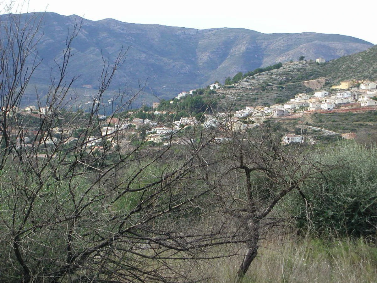 A beautiful plot with 360º views of the Jalon Valley