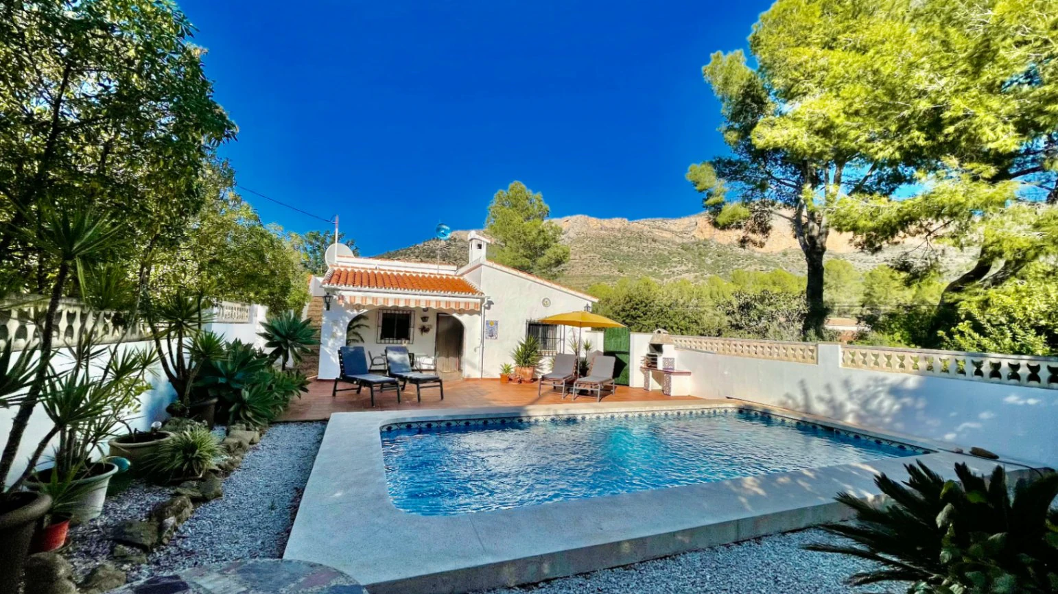 Fabulous finca-style retreat – two individual properties with two pools on a private 2,032 m² plot