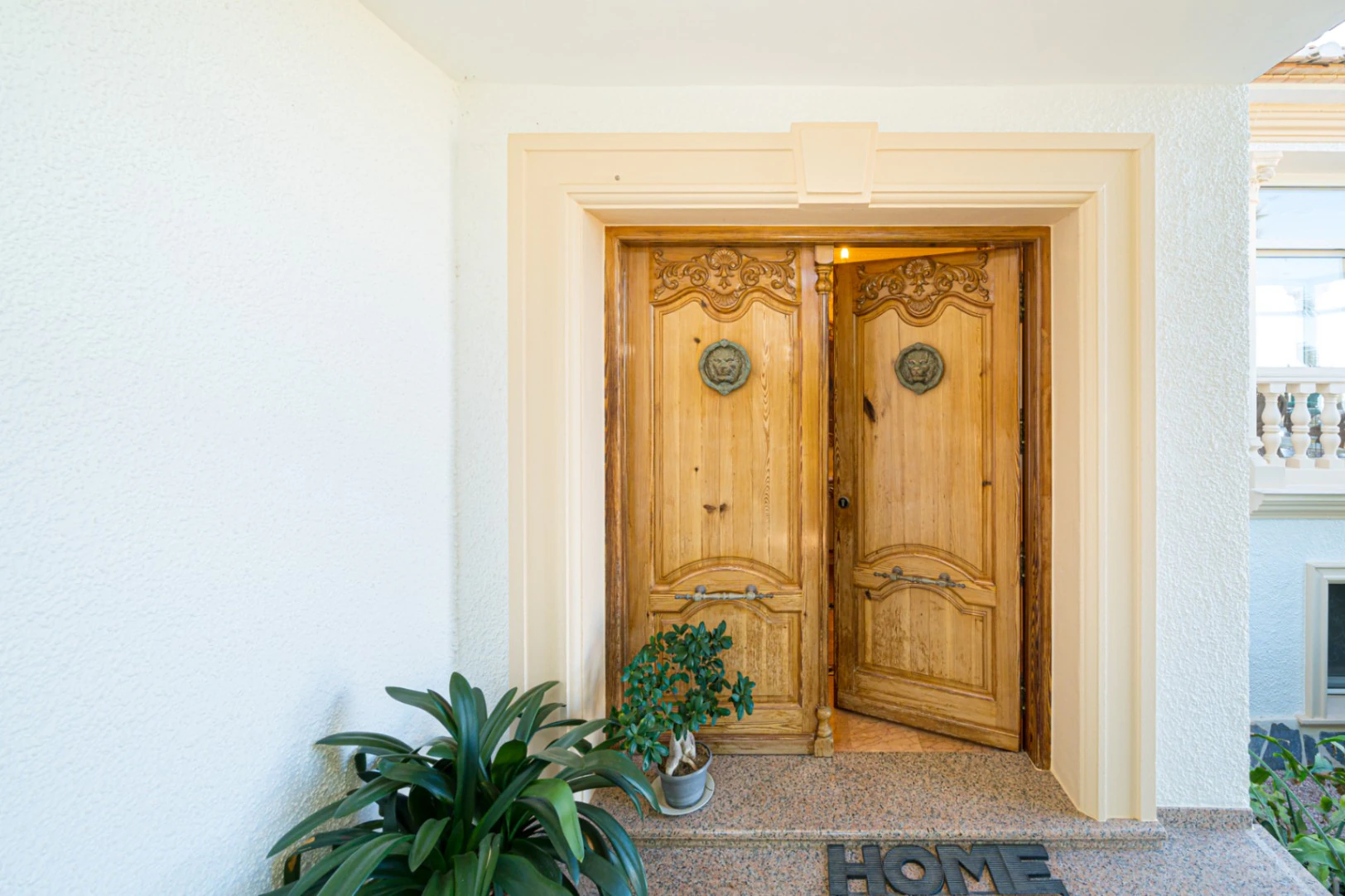 Villa for sale in Denia: Classic and elegant