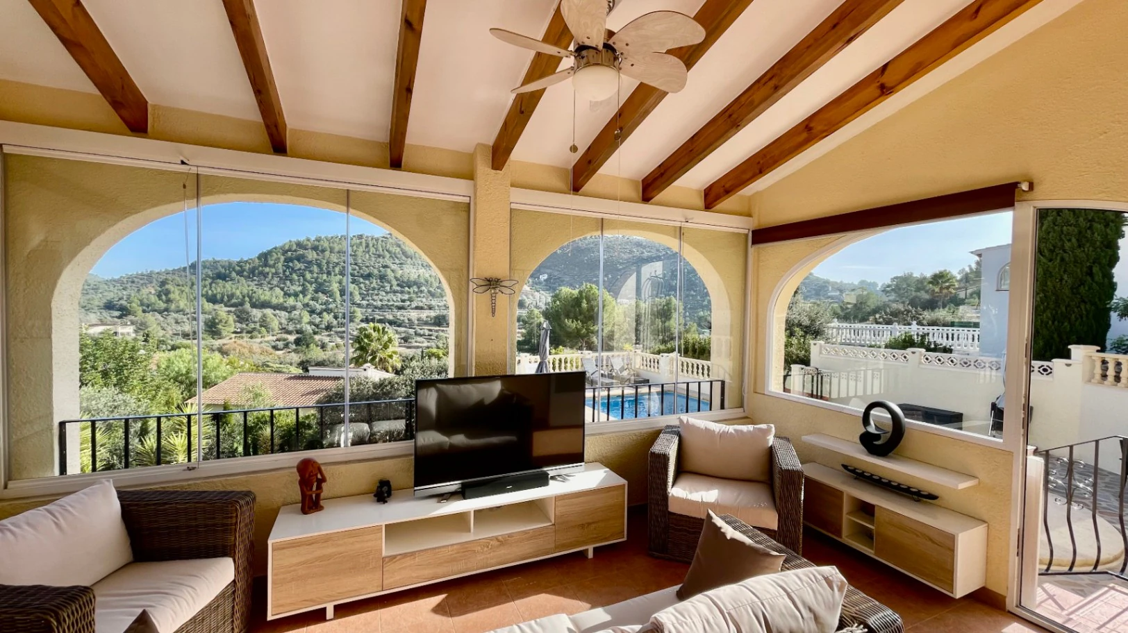Villa for sale in Alcalali: Fabulous mountain views, excellent privacy