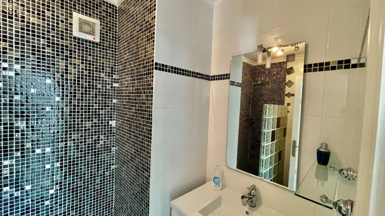 Villa for sale in Murla: Sought-after location, separate apartment