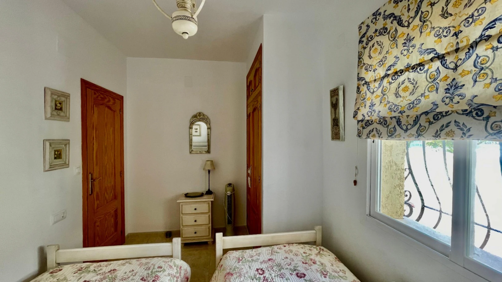 Villa for sale in Jalon: Spectacular, south-facing valley views
