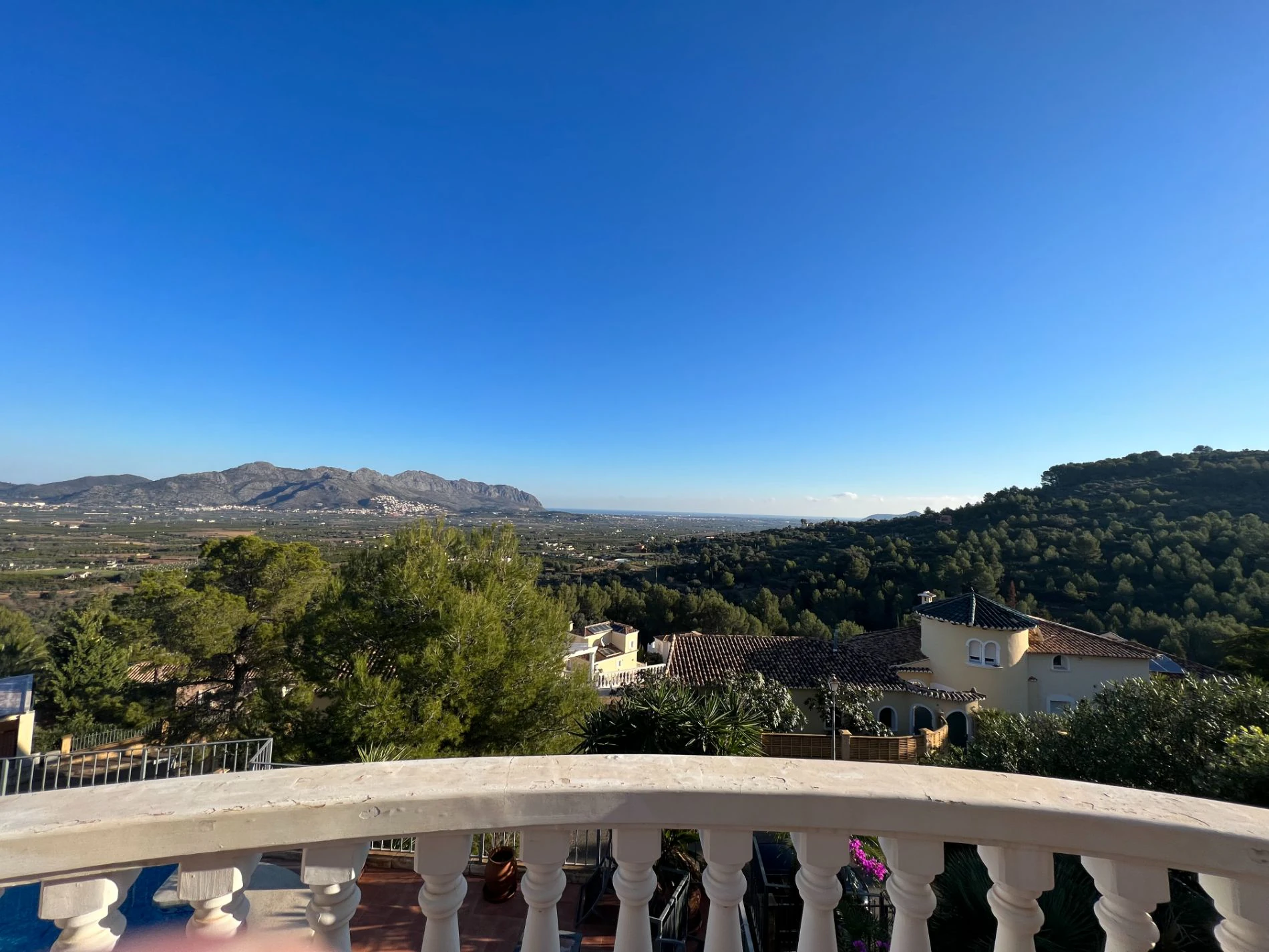 Villa for sale in Orba: Fabulous views, separate apartment