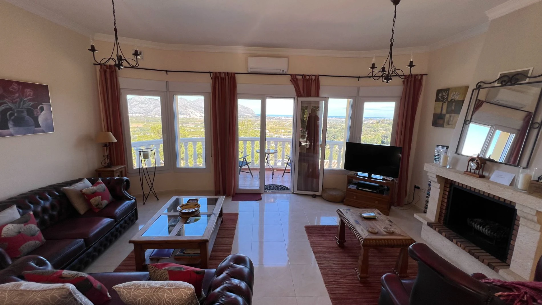 Villa for sale in Orba: Fabulous views, separate apartment