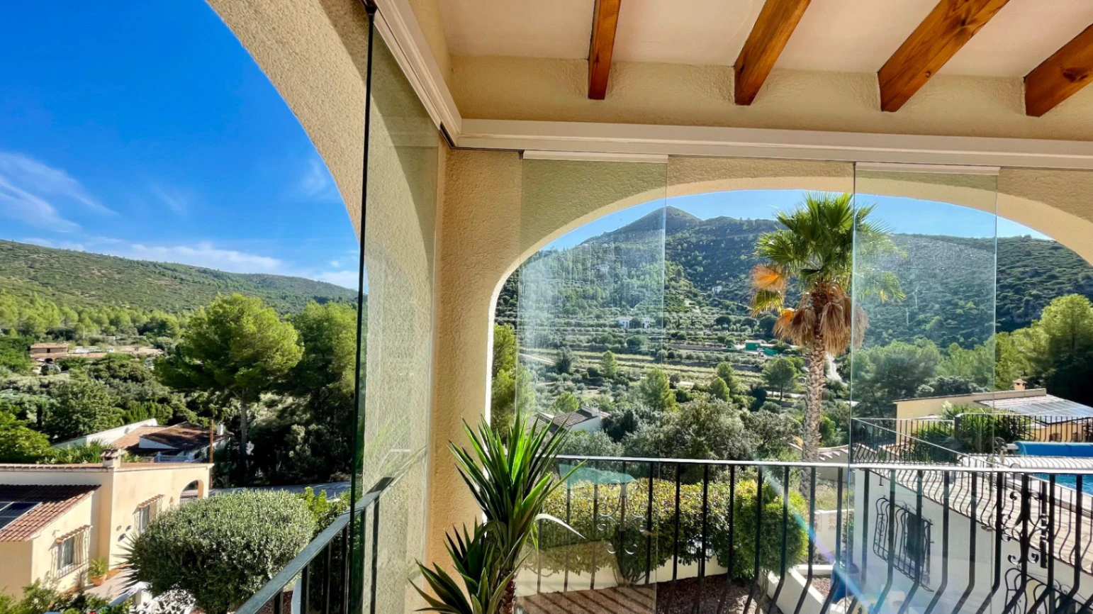Villa for sale in Alcalali: Fabulous views, separate apartment