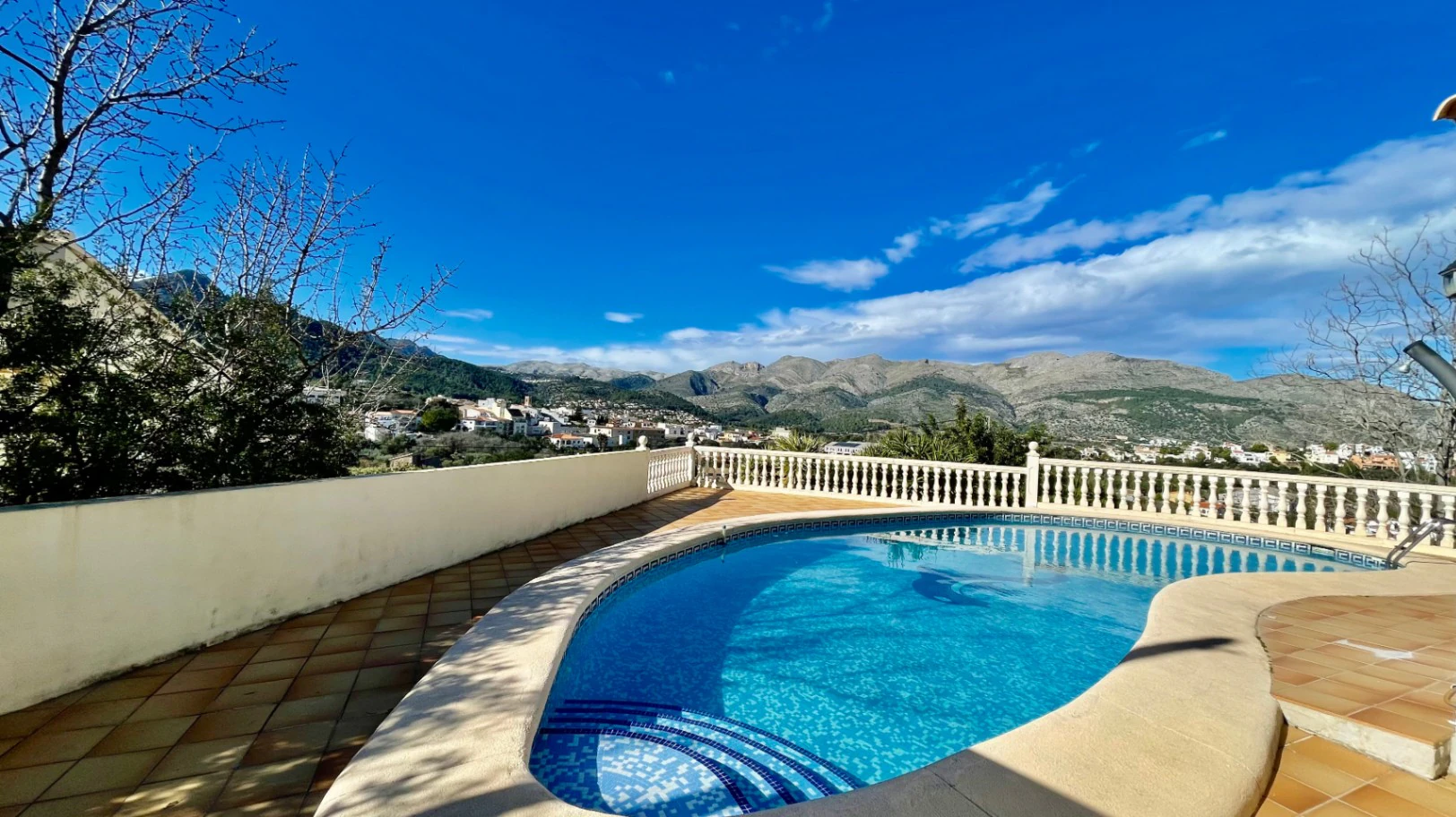 Villa for sale in Orba: Luxury & elegant