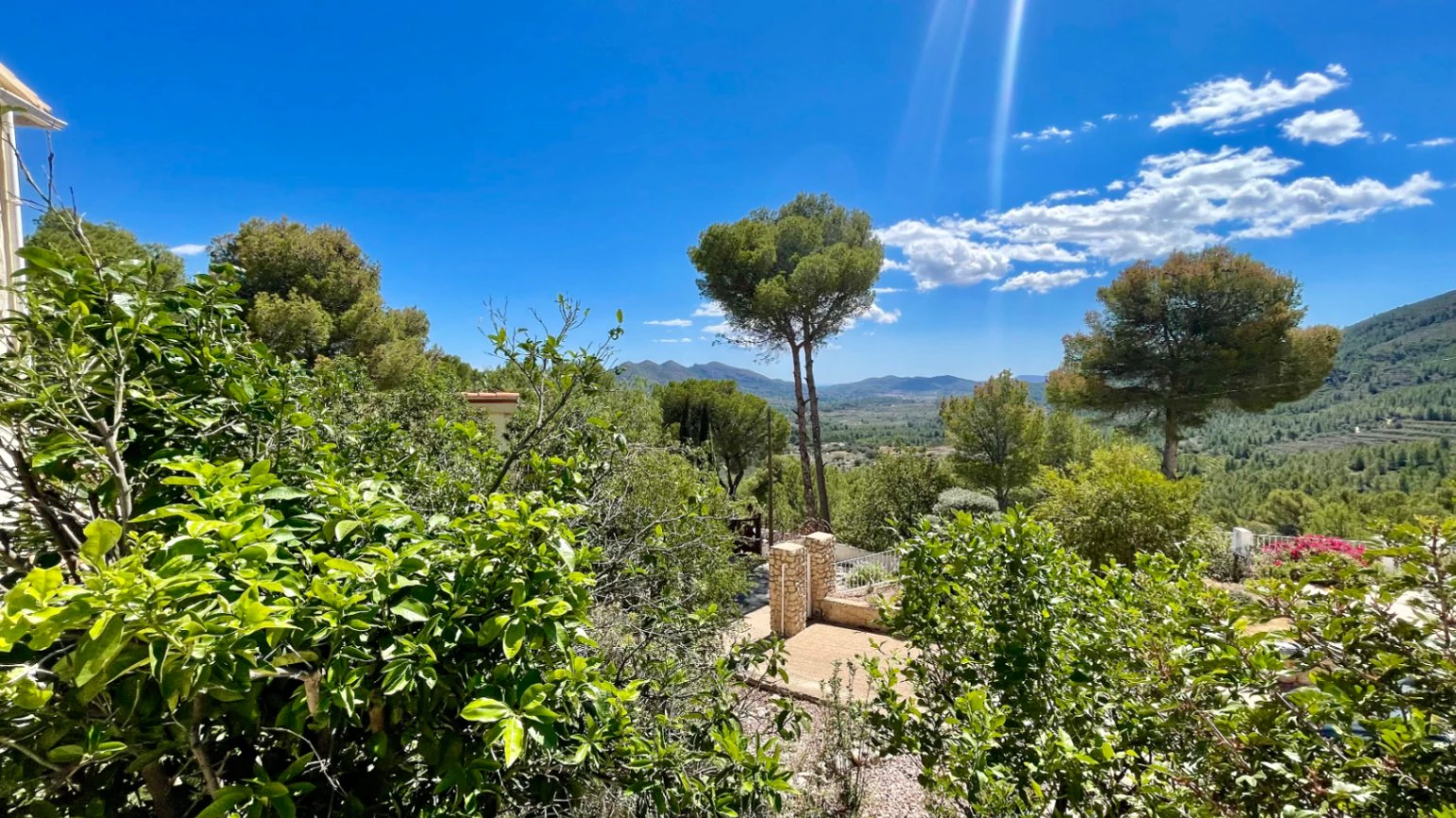 Villa for sale in Parcent: Private, corner plot