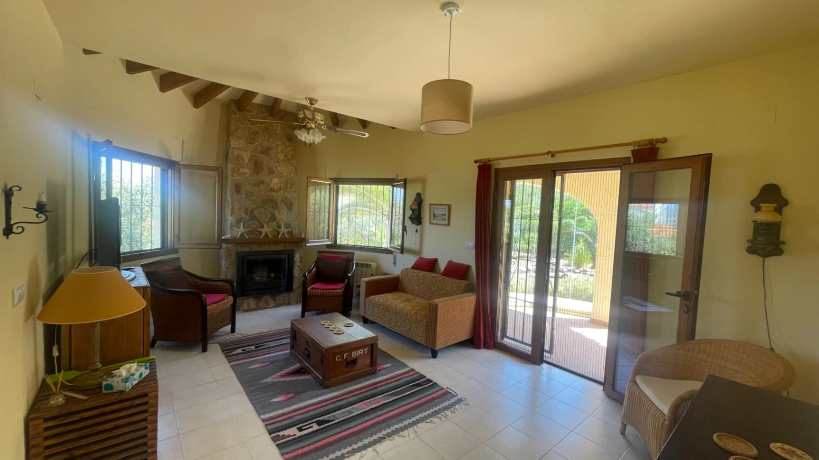 For sale in Parcent: Villa on a flat plot of 1346m2