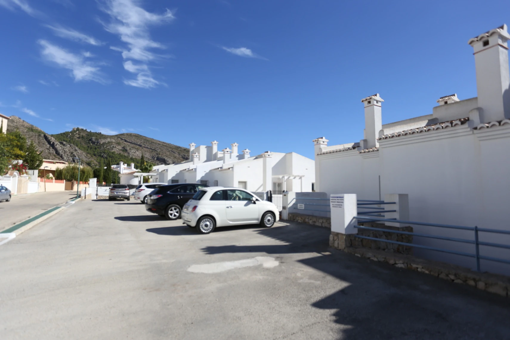 Modern townhouse for sale in Jalon: South-facing
