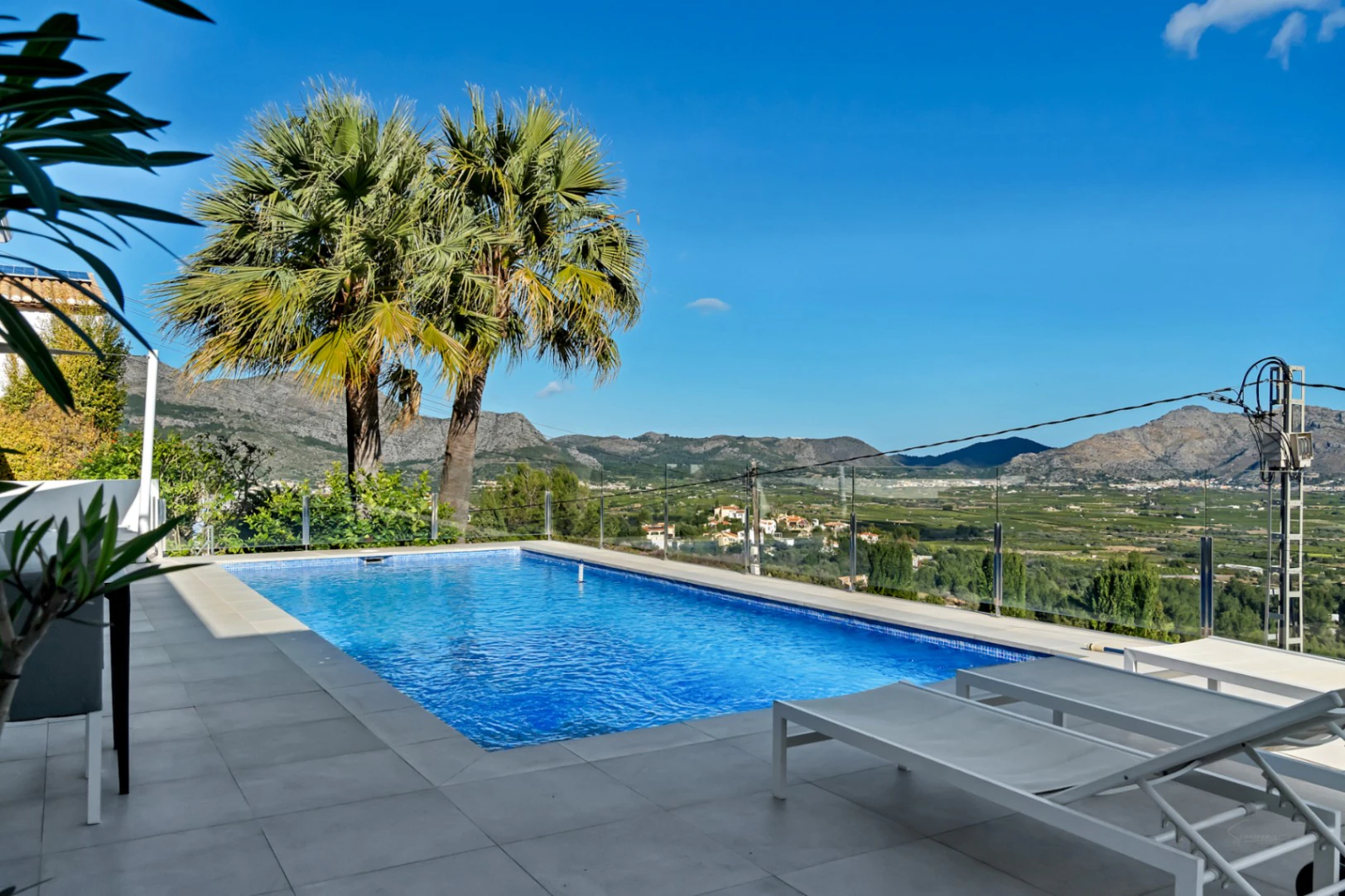 Villa for sale in Orba: Minimalist luxury, with fabulous views