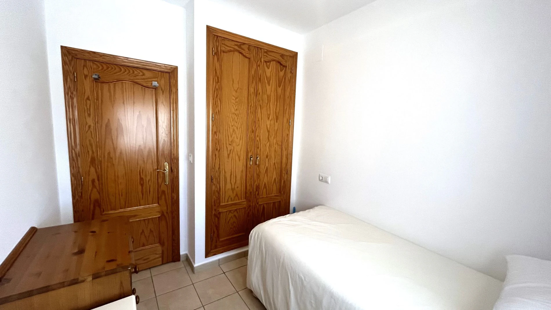Modern, semi-detached, excellent location