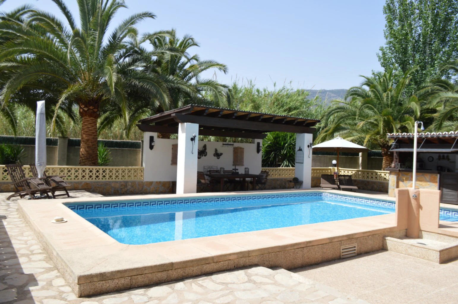 Villa for sale in Alcalali: Private, large south-facing plot, walking distance