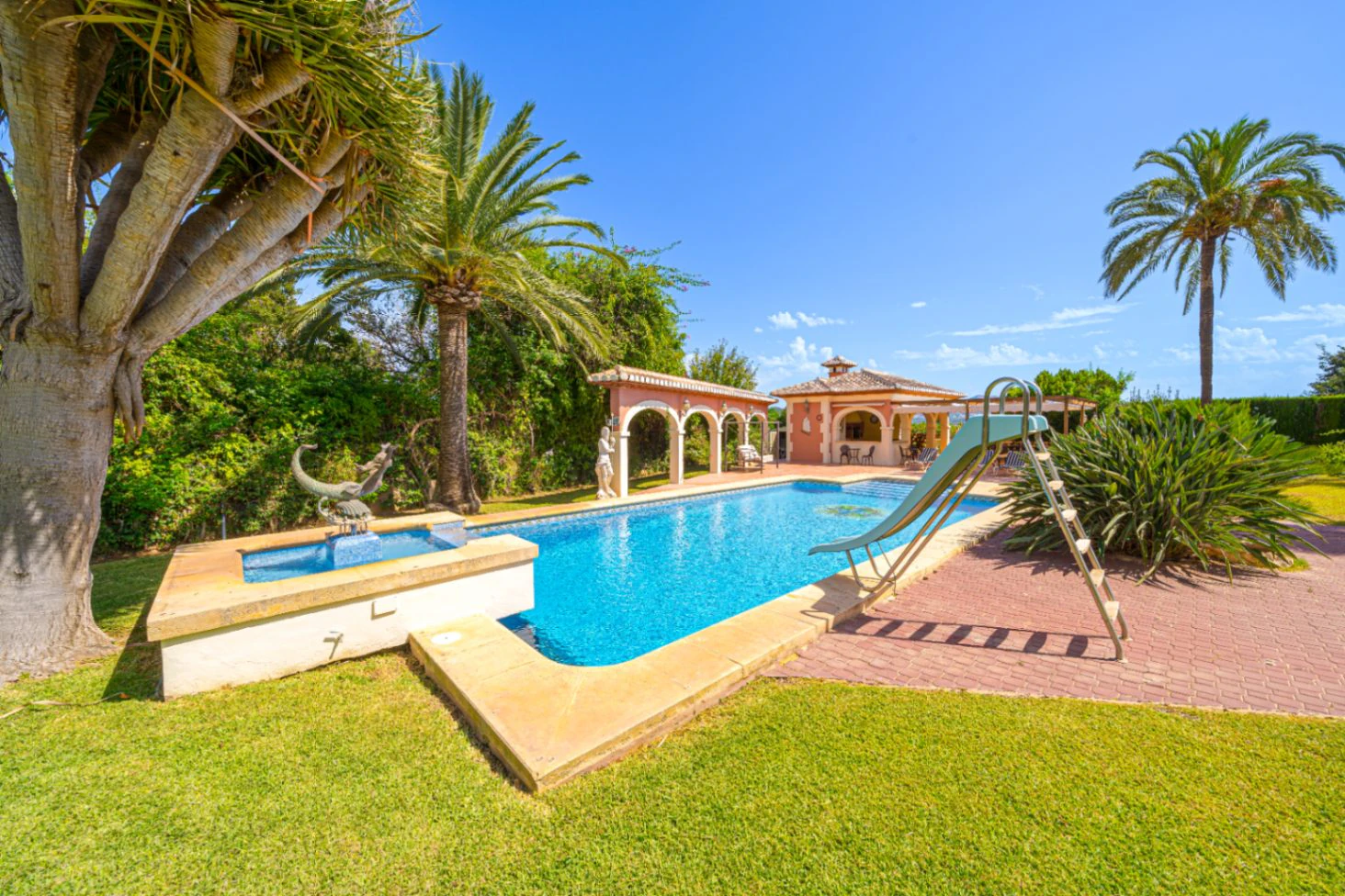 Villa te koop in Javea: Herenhuis op het zuiden