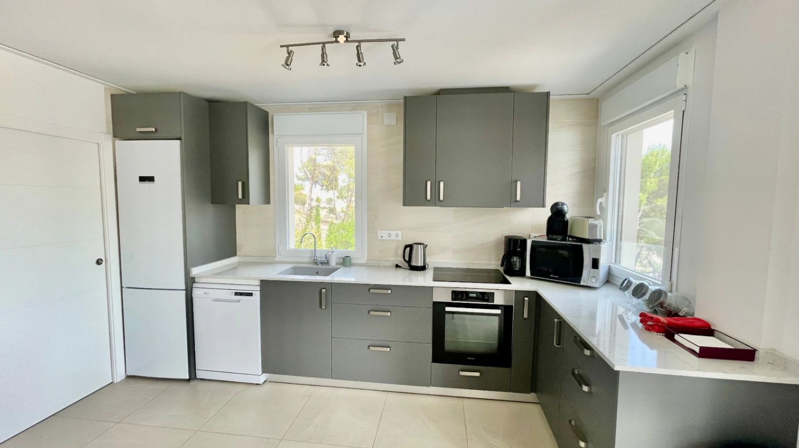 For sale in Alcalali: Modern and elegant