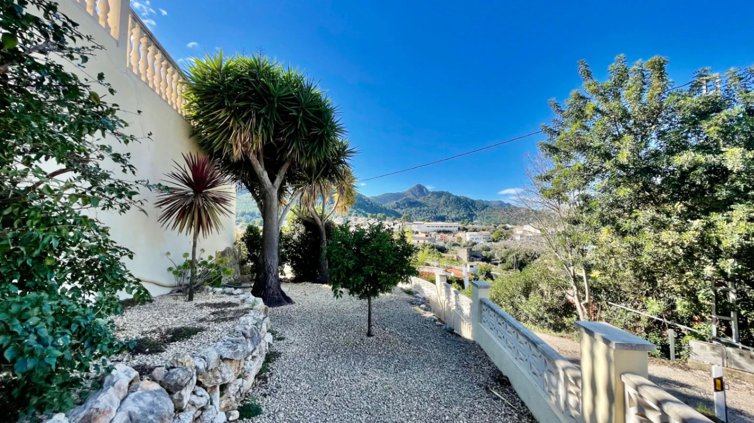 Villa for sale in Orba: Luxury & elegant