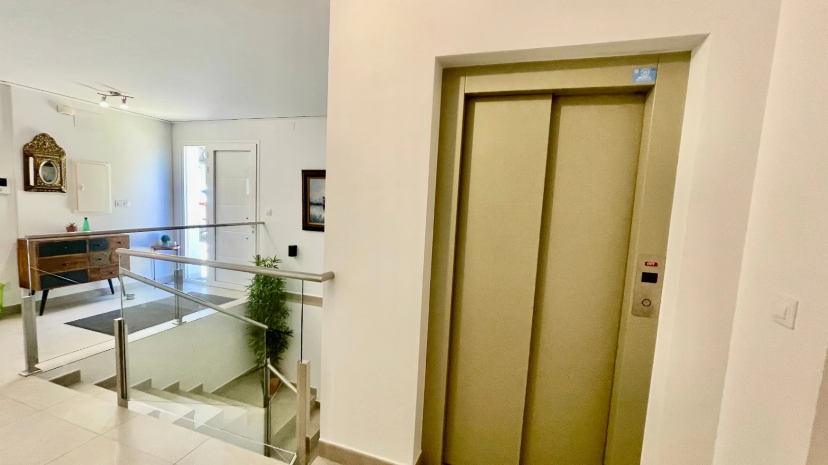 For sale in Alcalali: Modern and elegant