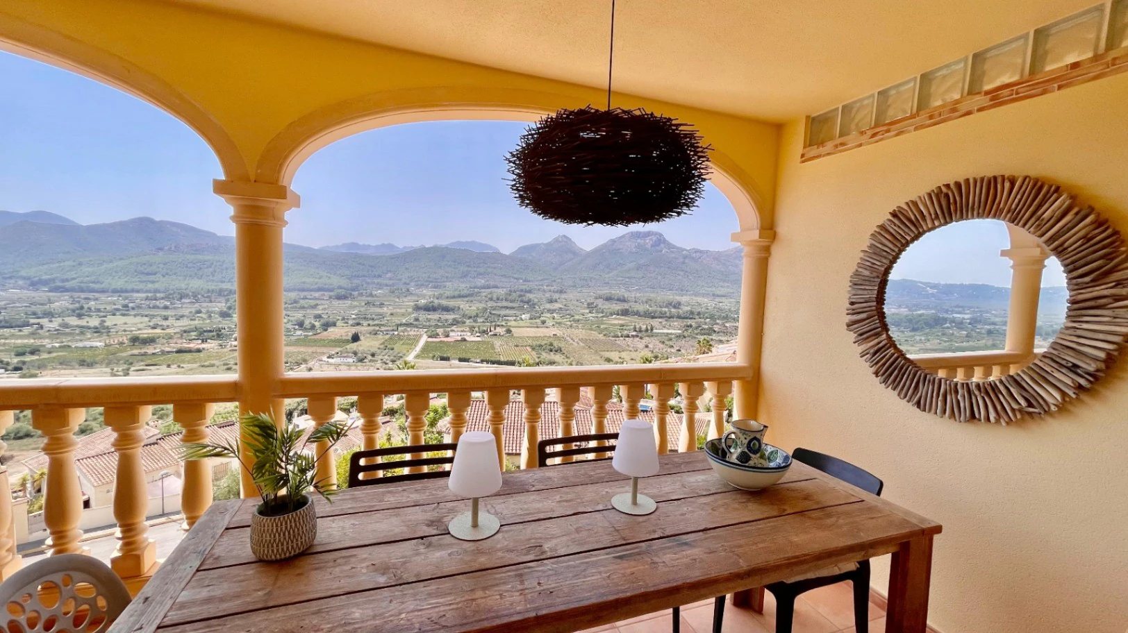Modern townhouse for sale in Jalon: luxurious, stylish