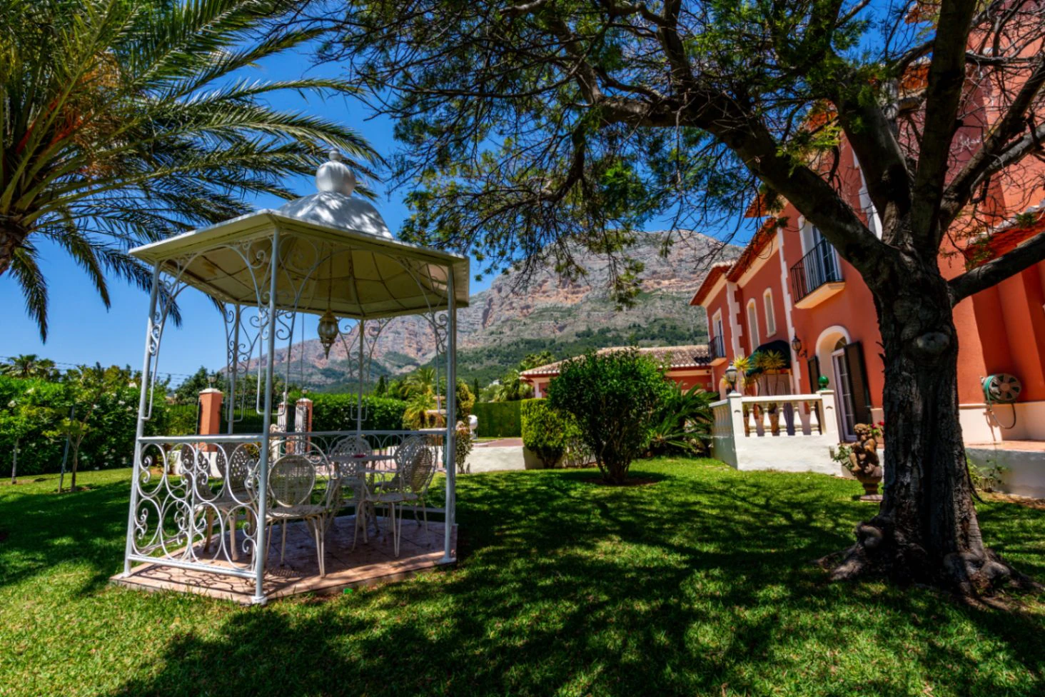 Villa te koop in Javea: Herenhuis op het zuiden