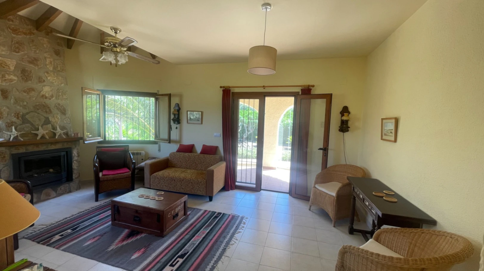 For sale in Parcent: Villa on a flat plot of 1346m2