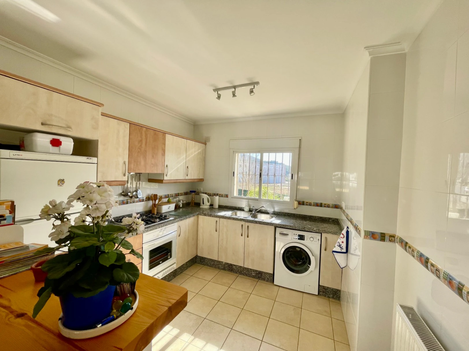 Townhouse for sale in Alcalali: Modern & spacious