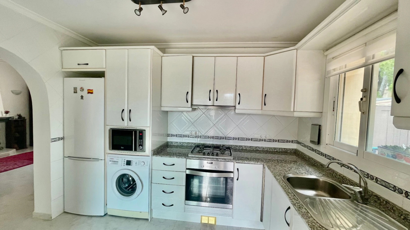Villa for sale in Alcalali: South-facing, private