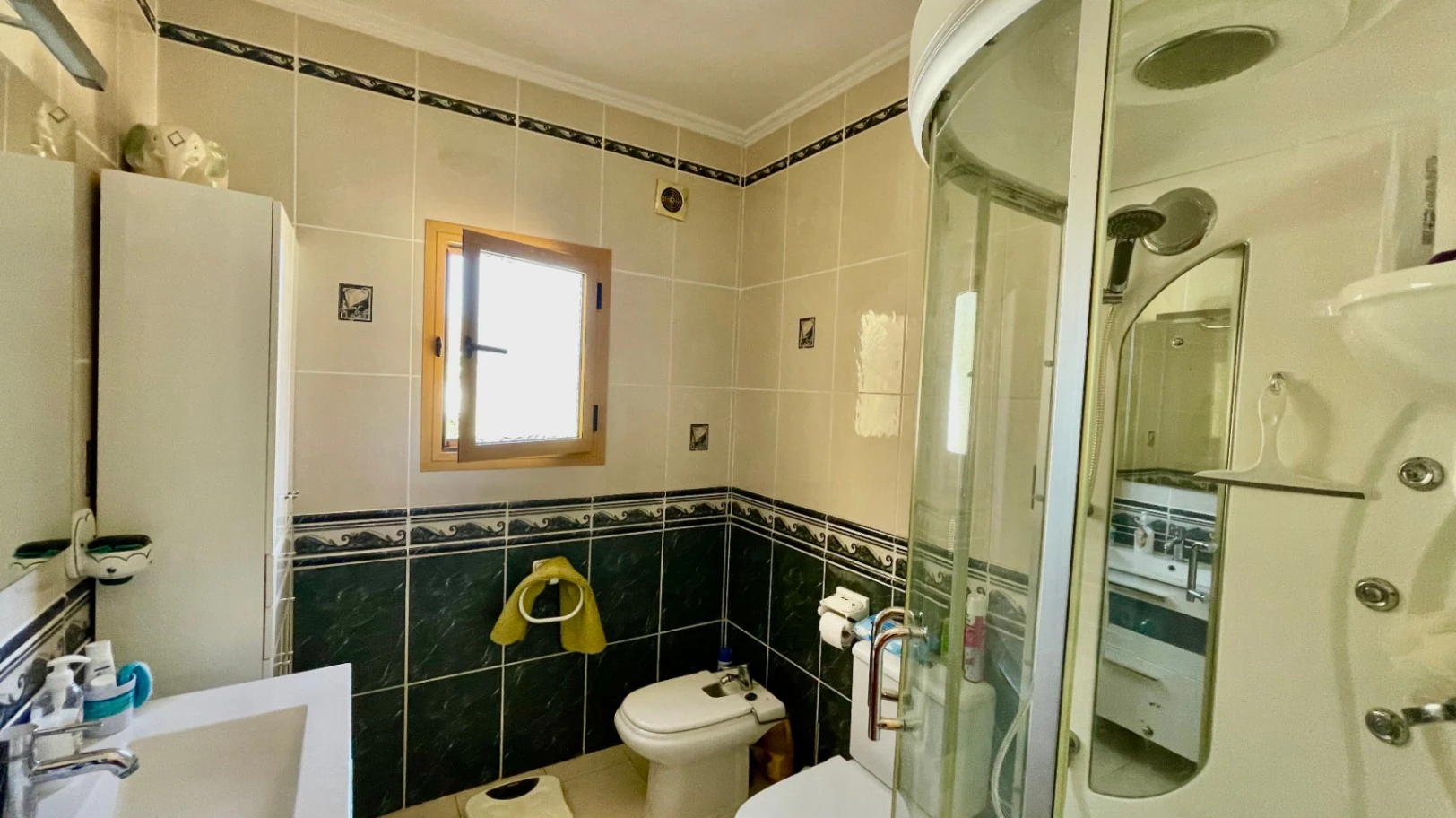 Villa for sale in Parcent: Private, corner plot