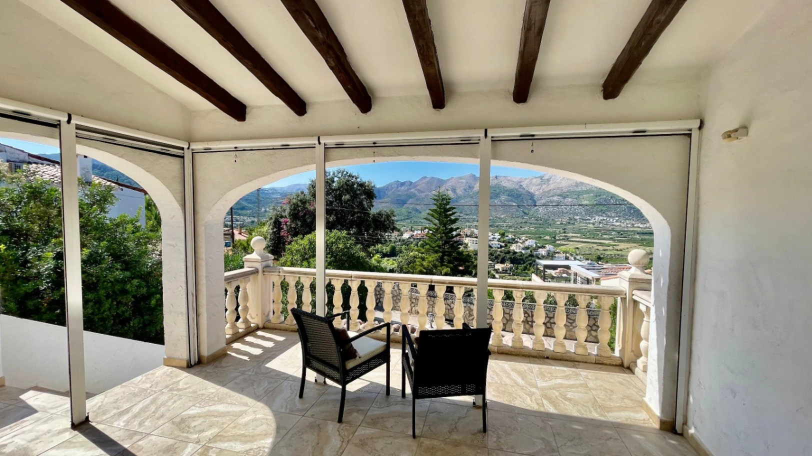 Villa for sale in Orba: Panoramic views, separate guest apartment