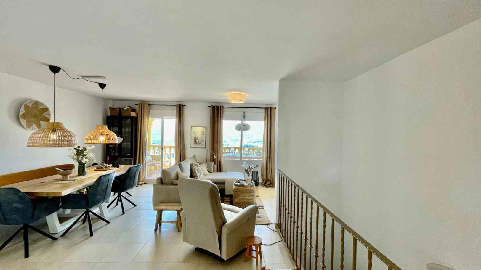 Modern townhouse for sale in Jalon: luxurious, stylish