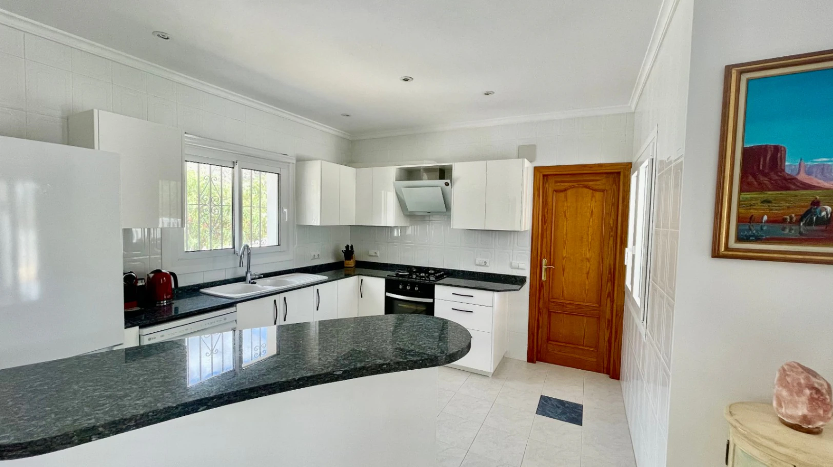 Villa for sale in Jalon: Immaculate, south-facing